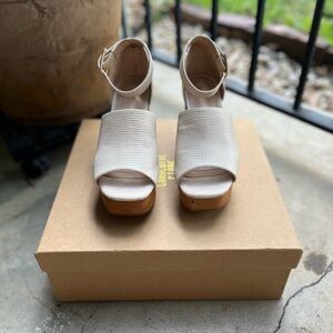 Charlotte Stone ‘Harris’ Platform